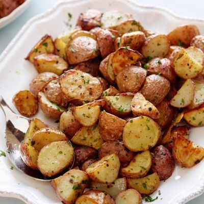 Вкуснейшая картошка с чесноком в духовке