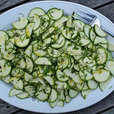 Салат из зелёного кабачка с душистой мятой