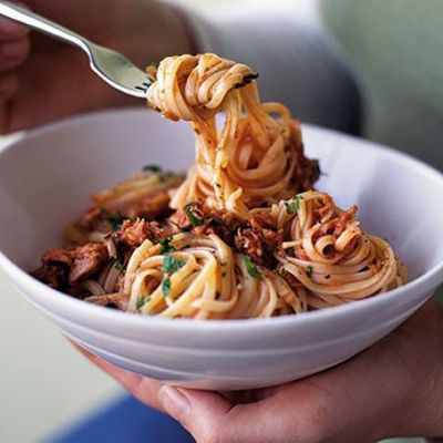 Классика итальянской кухни: спагетти с соусом из тунца