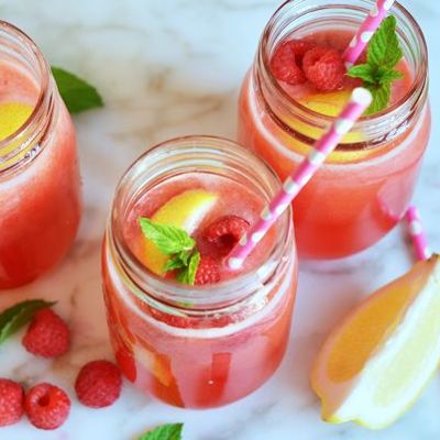 Малиновый лимонад - идеальный летний напиток для детей и взрослых
