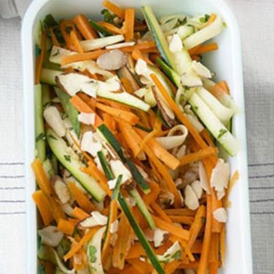 Простой салат из моркови и цукини за 10 минут