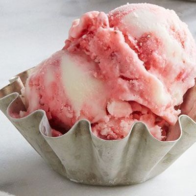 Рецепт шикарного домашнего мороженого из клубники для приготовления в мороженице