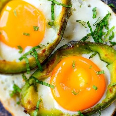 Идеальный завтрак - яйца в авокадо