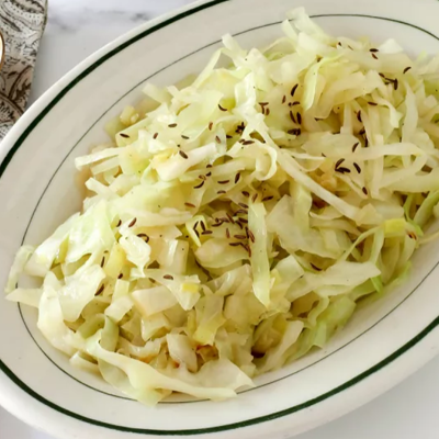 Простой рецепт тушёной капусты с луком - идеальный гарнир к мясу