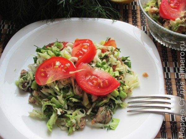 Салат из капусты с сардинами