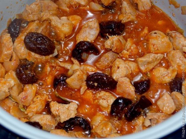 Говядина тушеная с черносливом в мультиварке пошаговый