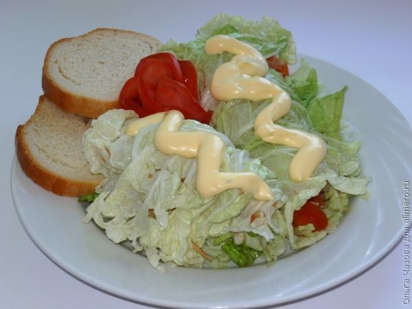 Салат с гренками и окороком в листе