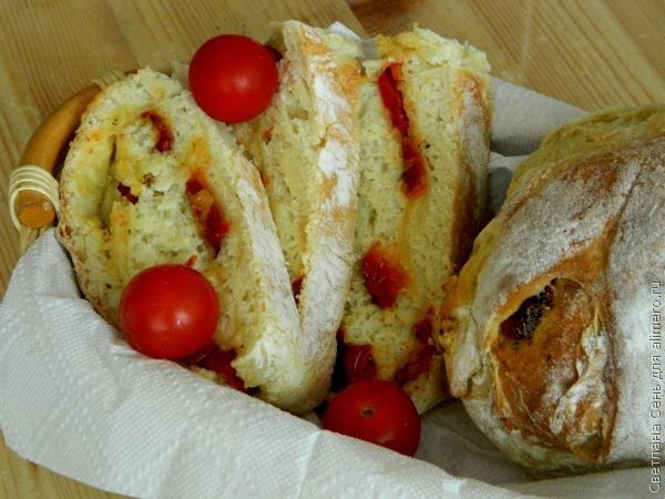 Домашний хлеб с вялеными помидорами