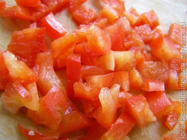Салат из копченой колбасы и болгарским перцем с фото