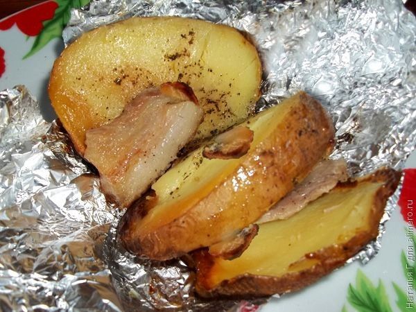 Картофель, запеченный на углях