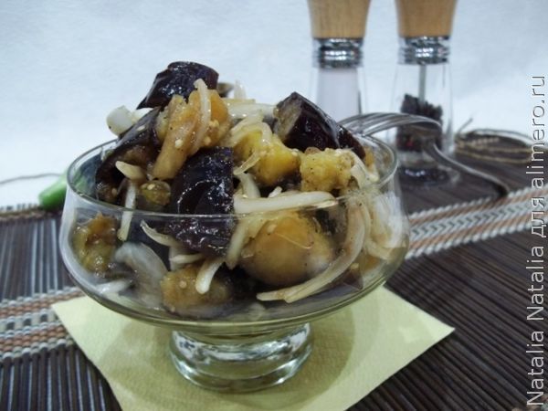 Пикантная закуска из маринованных баклажанов с луком – простой рецепт