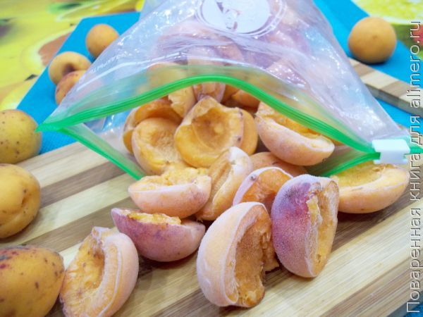 Готовим замороженные абрикосы на зиму для компотов и выпечки