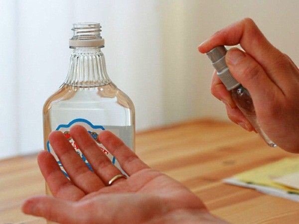1. Когда спирта нет под рукой, ранки можно промывать водкой. Также водка поможет легко снять прилипшую к недавней ранке повязку. 1. Когда спирта нет под рукой, ранки можно промывать водкой. Также водка поможет легко снять прилипшую к недавней ранке повязку.