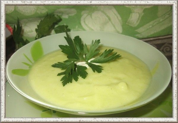 1. Пюре из кабачков (от 6 месяцев). Продукты: 1 маленький кабачок, 1 маленькая картофелина, 1 ч. л. оливкового масла или молока. Приготовление: овощи почистить, отварить на пару. Сделать пюре, заправить оливковым маслом или молоком. 1. Пюре из кабачков (от 6 месяцев). Продукты: 1 маленький кабачок, 1 маленькая картофелина, 1 ч. л. оливкового масла или молока. Приготовление: овощи почистить, отварить на пару. Сделать пюре, заправить оливковым маслом или молоком.