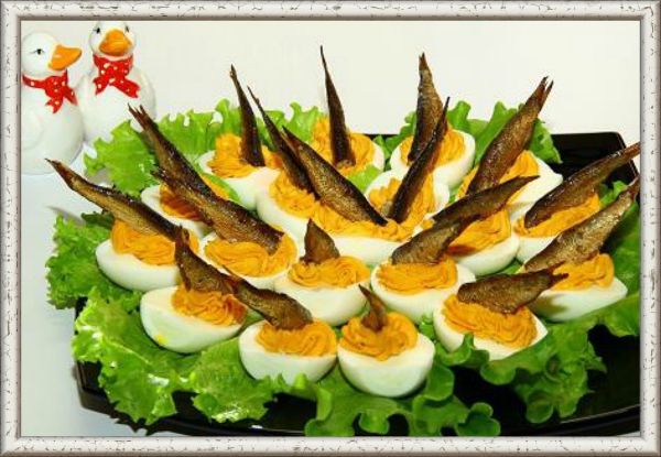 Закуски с шпротами на праздничный стол с фото Закуски с шпротами на праздничный стол с фото