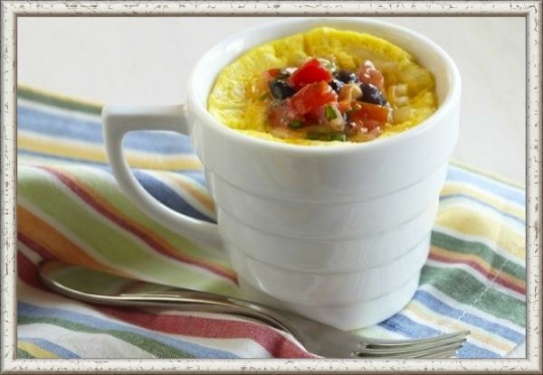 1. Французский омлет в кружке. Продукты: 1 яйцо, 40 г сыра, 1 помидор, чеснок сушеный молотый, сушеная петрушка 1/2 ч. ложки, горчица 1/2 ч. ложки, огурцы по вкусу. Приготовление: яйцо взбить вилкой в кружке. Добавить, нарезанные кубиками, сыр и половинку помидора. Добавить смесь из сушеного чеснока и петрушки, перец и соль по вкусу. Поставить в предварительно разогретую духовку на 20-30 минут. Сервировать второй половинкой помидора, свежим огурцом и ложкой горчицы. 1. Французский омлет в кружке. Продукты: 1 яйцо, 40 г сыра, 1 помидор, чеснок сушеный молотый, сушеная петрушка 1/2 ч. ложки, горчица 1/2 ч. ложки, огурцы по вкусу. Приготовление: яйцо взбить вилкой в кружке. Добавить, нарезанные кубиками, сыр и половинку помидора. Добавить смесь из сушеного чеснока и петрушки, перец и соль по вкусу. Поставить в предварительно разогретую духовку на 20-30 минут. Сервировать второй половинкой помидора, свежим огурцом и ложкой горчицы.