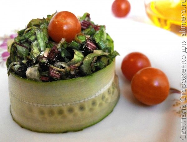 зеленый салат со свекольной ботвой