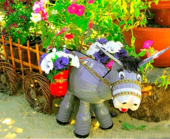 Клумбы из пластиковых бутылок пошагово Клумбы из пластиковых бутылок пошагово