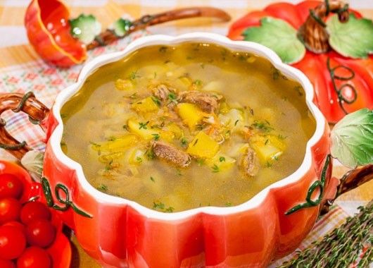 1. Лук порей нарезать полукольцами. Морковь натереть на средней терке. Мясо нарезать небольшими кусочками. На растительном масле слегка обжарить лук. Добавить морковь, обжарить. Добавить мясо, накрыть крышкой. Тушить в течение 35–40 минут. Добавить нарезанный картофель и тыкву. Залить 2–2.5 л воды, посолить, поперчить. Варить до готовности картофеля (около 15 минут). 1. Лук порей нарезать полукольцами. Морковь натереть на средней терке. Мясо нарезать небольшими кусочками. На растительном масле слегка обжарить лук. Добавить морковь, обжарить. Добавить мясо, накрыть крышкой. Тушить в течение 35–40 минут. Добавить нарезанный картофель и тыкву. Залить 2–2.5 л воды, посолить, поперчить. Варить до готовности картофеля (около 15 минут).