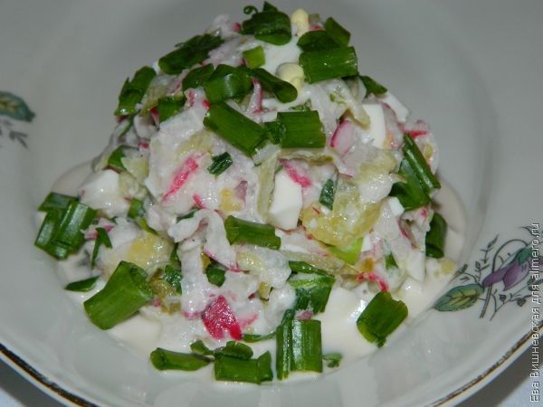 салат с редисом и маринованным огурцом