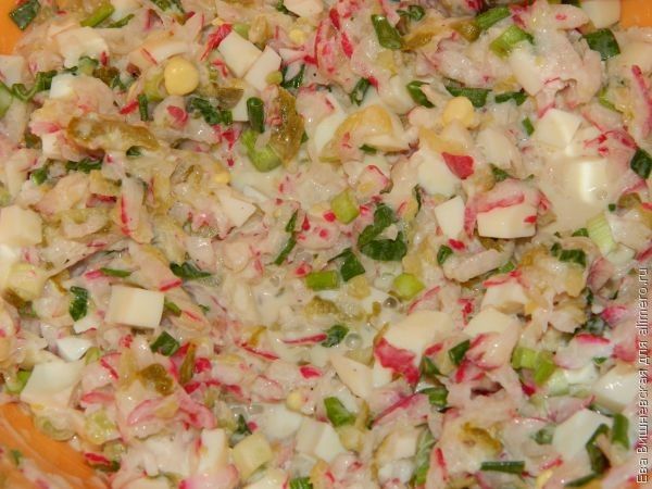 Салат с кальмарами и рисом и соленым огурцом рецепт