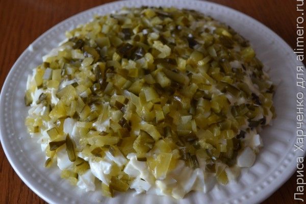 Салат с соленым огурцом и шпротами рецепт с Салат с соленым огурцом и шпротами рецепт с