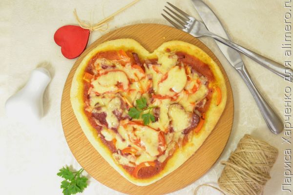 быстрая пицца в форме сердца