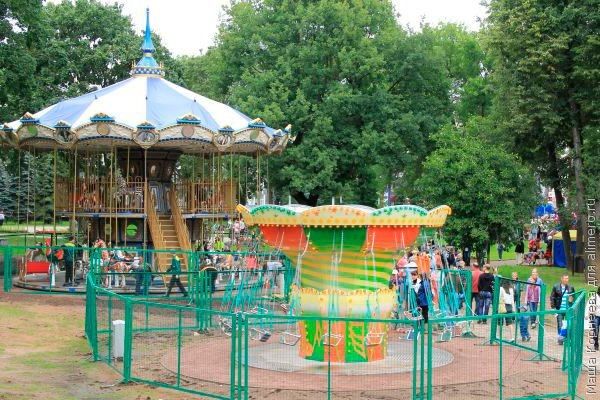 Мамочки на детской площадке и их ценные советы
