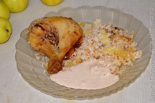 Курица, фаршированная яблоками и рисом