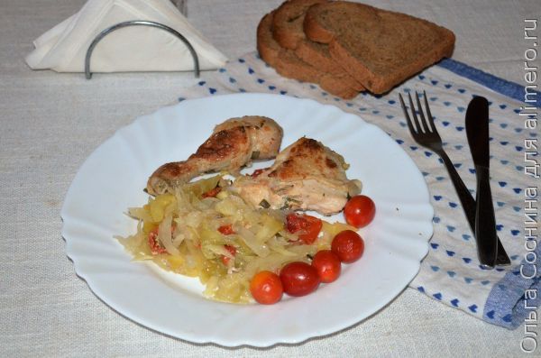Курица с лимоном и розмарином запеченная с овощным гарниром
