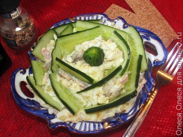 Салат с ветчиной и сыром «Изумруд»