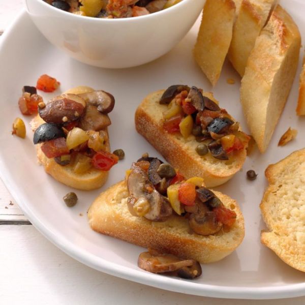 Закусочные брускетты с грибами и оливками - идеально для праздника