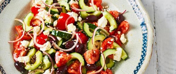 Греческий салат - свежие овощи с фетой