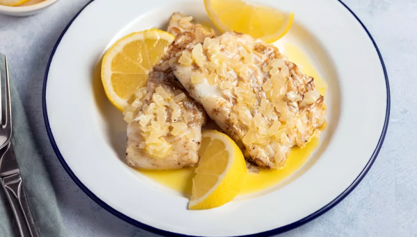 Как вкусно приготовить филе белой рыбы - с луком и сливочным маслом