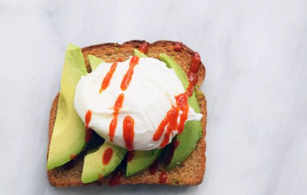 Авокадо тост с яйцом пашот - супер полезный и вкусный завтрак