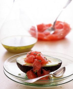 Оригинальный праздничный салат из авокадо с грейпфрутом