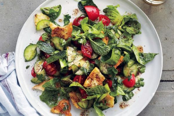Фатуш – ливанский хлебный салат с овощами