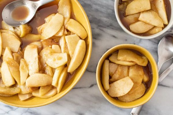Жареные яблоки с корицей на сковороде – проще десерта не бывает