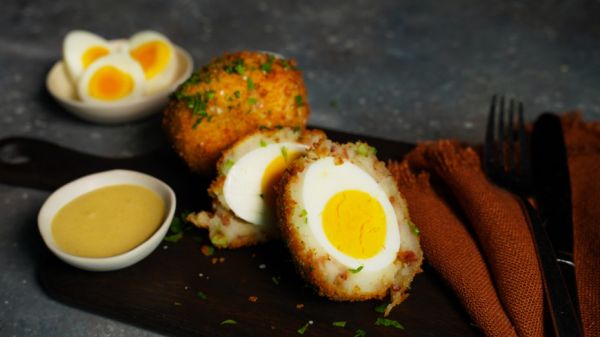 Яйца по-шотландски с картошкой - оригинальное и очень вкусное блюдо