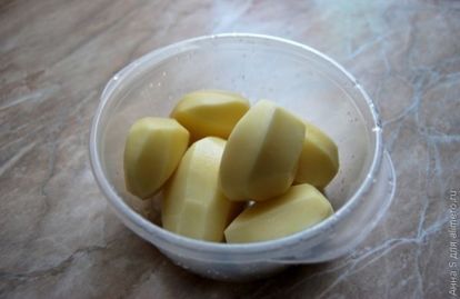 Семга, запеченная с картофелем в сметанном соусе