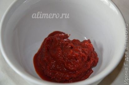 Ингредиенты на фрикадельки из фарша с томатной пастой
