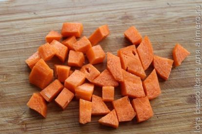 морковь нарезана