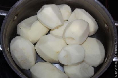 Картофельная запеканка с фаршем и горошком