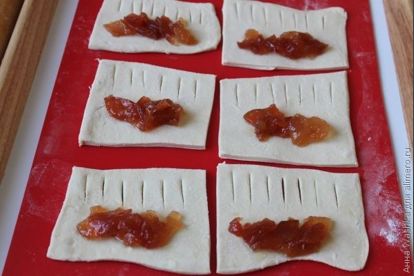 Сладкие слойки с яблочным повидлом из слоеного теста пошаговый рецепт с фото