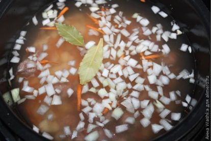 Чтобы приготовить суп с фрикадельками в мультиварке, нужны: