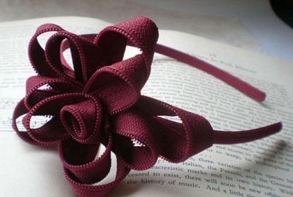 Из старой молнии замечательные получаются украшения (ожерелье, обручи, кольца, серьги, брошки и т.д.). Из старой молнии замечательные получаются украшения (ожерелье, обручи, кольца, серьги, брошки и т.д.).