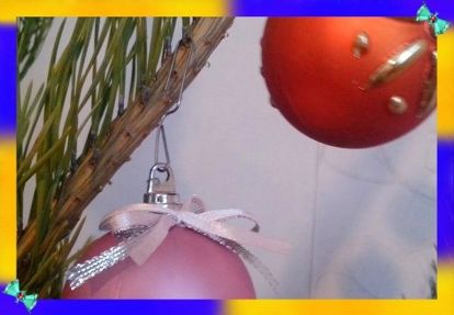 16. На скрепки можно вешать елочные игрушки на елку или куда угодно. Скрепками можно крепить гирлянду там, где вам захочется. 16. На скрепки можно вешать елочные игрушки на елку или куда угодно. Скрепками можно крепить гирлянду там, где вам захочется.