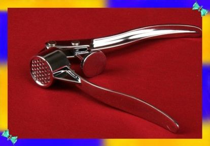 18. Кончиком скрепки можно чистить чесночницу или мясорубку. 18. Кончиком скрепки можно чистить чесночницу или мясорубку.
