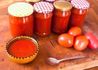 Помидоры - 1 кг, чеснок - 500 г, соль - 0,5 ст. ложки (по вкусу), пряности (перец, зелень, острый перец) по вкусу. Как приготовить кетчуп на скорую руку: Помидоры вымыть, разрезать на части, вырезать зеленый стержень. Фото приготовления рецепта: Кетчуп на скорую руку - шаг №3 Очистить чеснок. Фото приготовления рецепта: Кетчуп на скорую руку - шаг №4 Пропустить чеснок и помидоры через мясорубку. Фото приготовления рецепта: Кетчуп на скорую руку - шаг №5 Добавить соль и пряности. Все хорошо перемешать. Закатать. Помидоры - 1 кг, чеснок - 500 г, соль - 0,5 ст. ложки (по вкусу), пряности (перец, зелень, острый перец) по вкусу. Как приготовить кетчуп на скорую руку: Помидоры вымыть, разрезать на части, вырезать зеленый стержень. Фото приготовления рецепта: Кетчуп на скорую руку - шаг №3 Очистить чеснок. Фото приготовления рецепта: Кетчуп на скорую руку - шаг №4 Пропустить чеснок и помидоры через мясорубку. Фото приготовления рецепта: Кетчуп на скорую руку - шаг №5 Добавить соль и пряности. Все хорошо перемешать. Закатать.