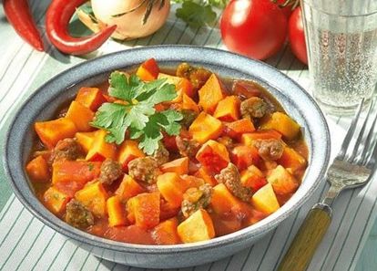 10. Нарезать мясо, посолить, обжарить на сковороде. Добавить тыкву, нарезанную кубиками, немного оды и томатной пасты. Тушить до готовности. 10. Нарезать мясо, посолить, обжарить на сковороде. Добавить тыкву, нарезанную кубиками, немного оды и томатной пасты. Тушить до готовности.
